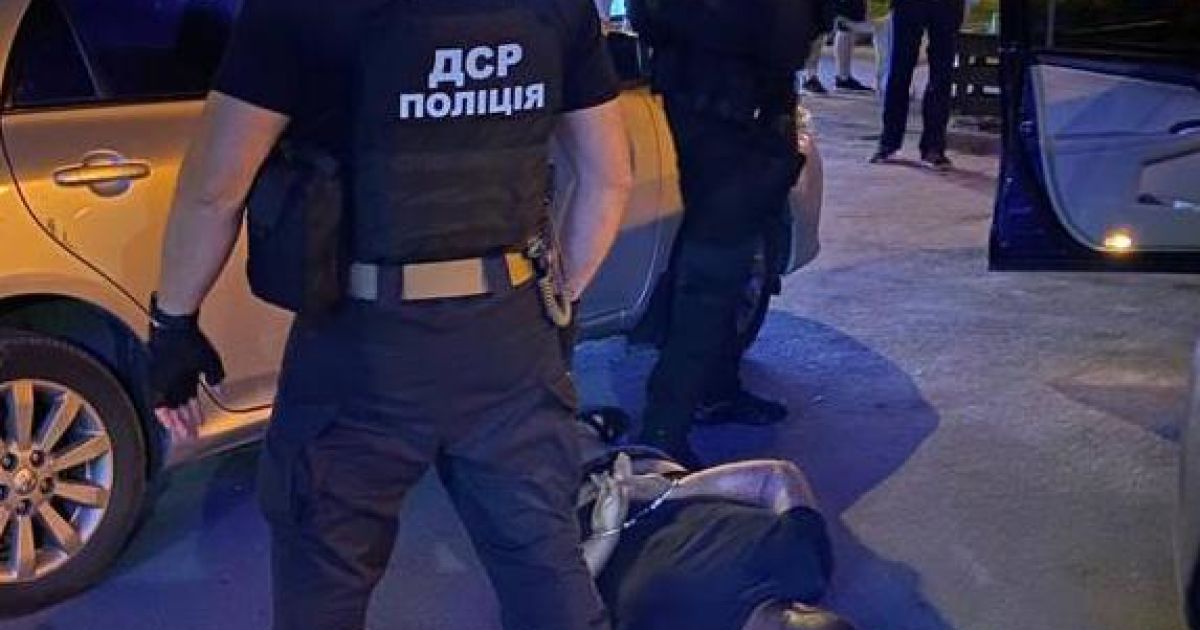 Похищали, избивали и забирали имущество: в Харькове отец с сыном "выбивали" деньги у студентов и иностранцев