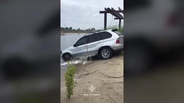Сам врятувався, а дружина захлинулася та потонула! На Черкащині позашляховик з'їхав у воду 