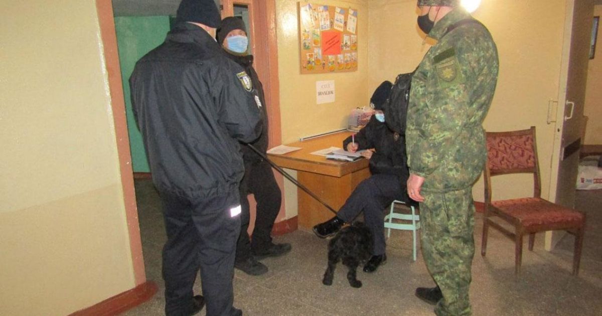 "Мінування" школи Чернігові_3 / © Поліція Чернігівської області