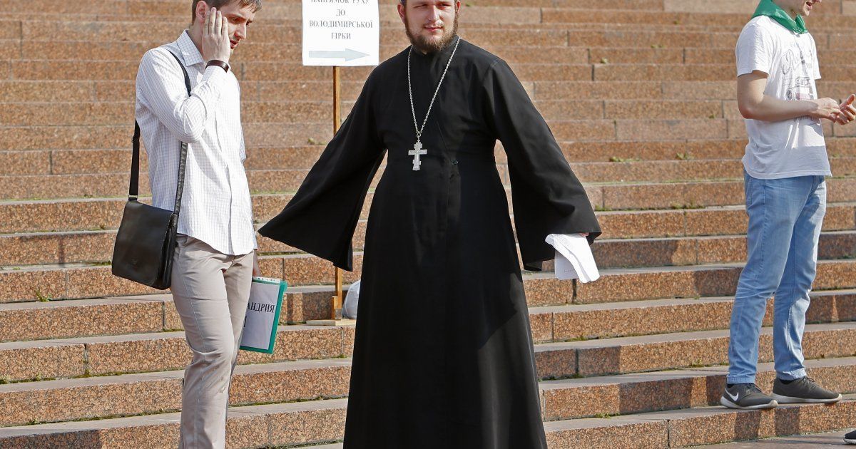 Охоплений полум'ям Патріарх Кирило та пісні Шнура. Як у Мережі відреагували на хресний хід