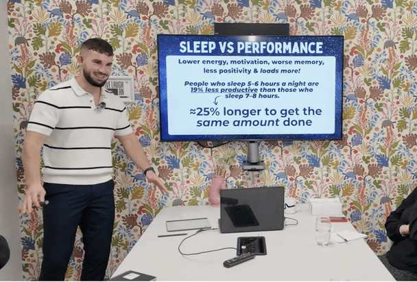 Томмі пройшов навчання на консультанта зі сну і хоче зробити ранній сон крутим / © Kennedy News and Media