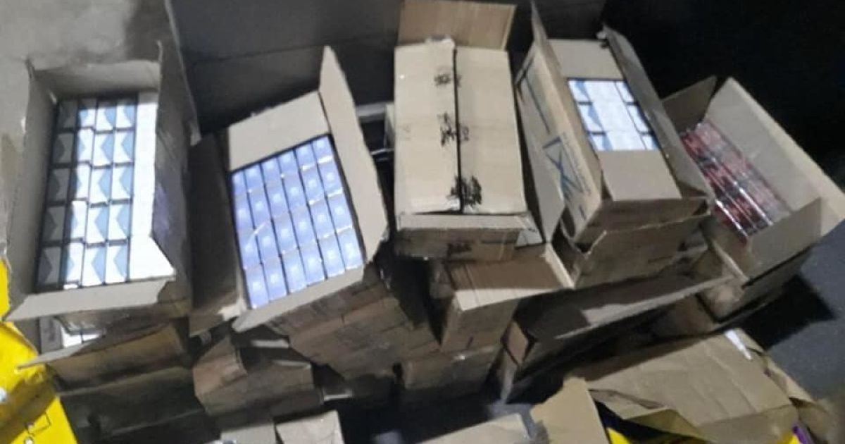 Польські прикордонники затримали мікроавтобус "Укрпошти" з контрабандою: подробиці інциденту