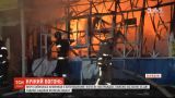На Львівщині сталася масштабна пожежа у магазині автотоварів