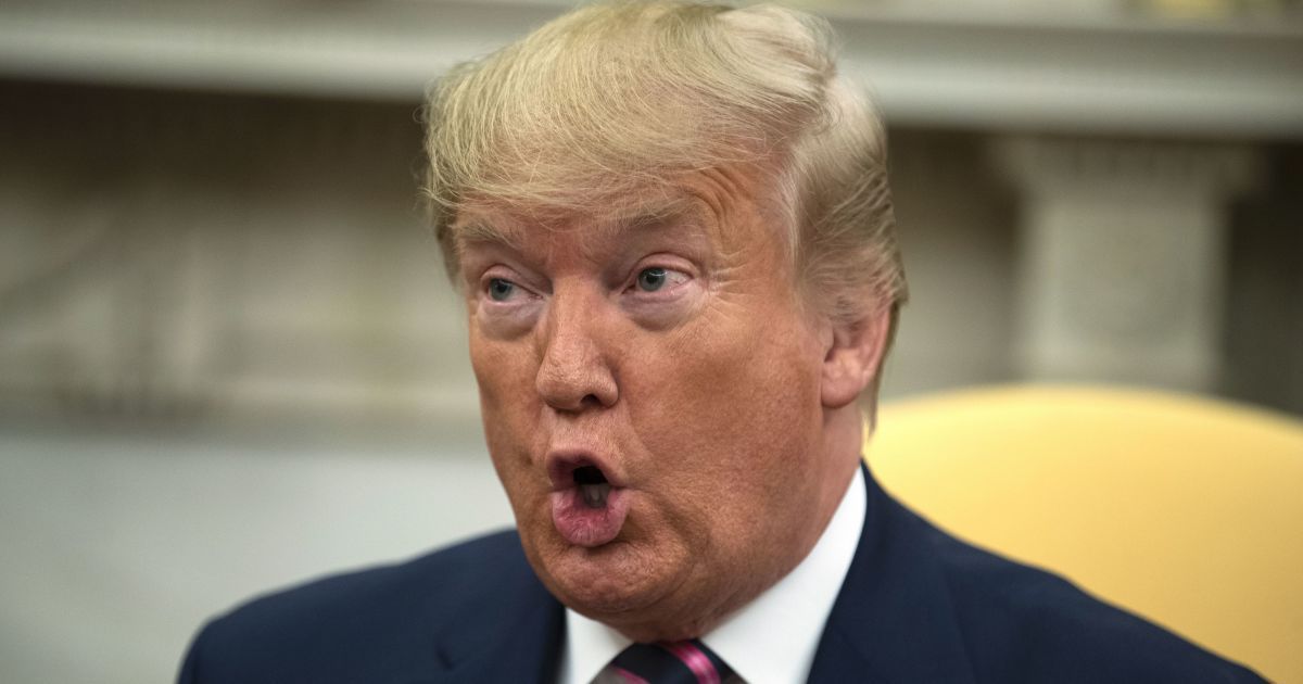 Трамп заявив, що все "більше і більше" злиться на Китай через пандемію коронавірусу