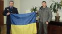 Прапор відразу ж був встановлений на своєму місці - над входом в будівлю міськвідділу