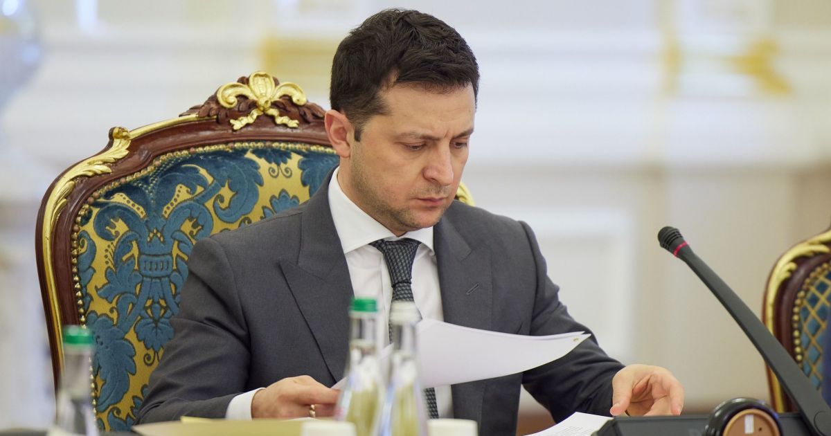 "Неприпустима ситуація": у Зеленського розкритикували владу Києва за провал зі спецперепустками на транспорт