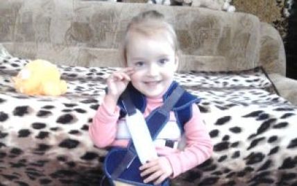 3-летняя Сашенька надеется на помощь