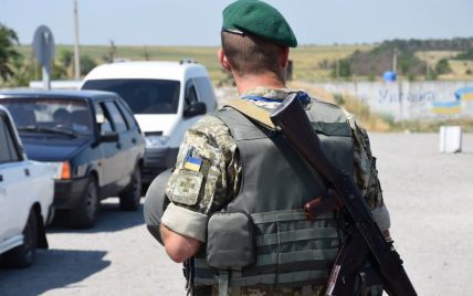 Пункт пропуску "Мар’їнка" закрили. Снайпери поранили двох українських військових