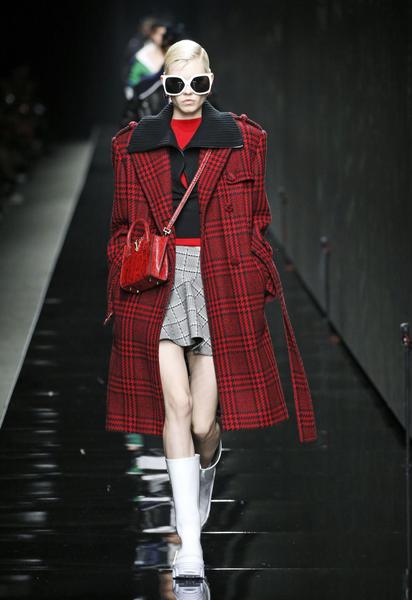 Коллекция Versace прет-а-порте сезона осень-зима 2020-2021 / © East News
