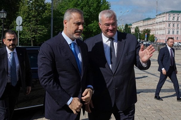 Глава МИД Турции объяснил, почему ездил к Путину перед визитом в Киев