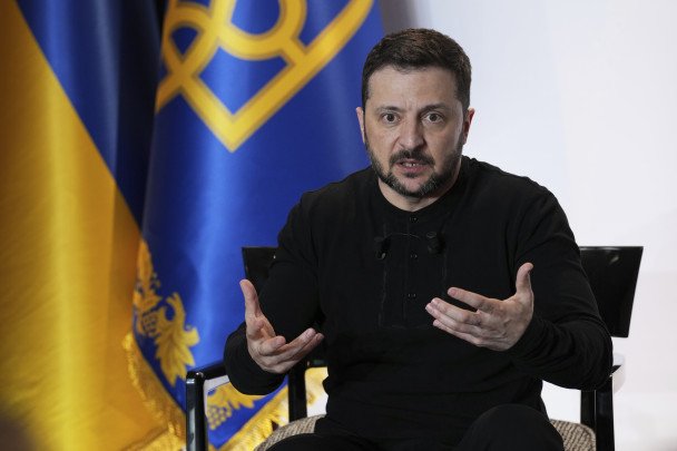 Наступление РФ по всей линии фронта: Зеленский о том, где самые горячие бои