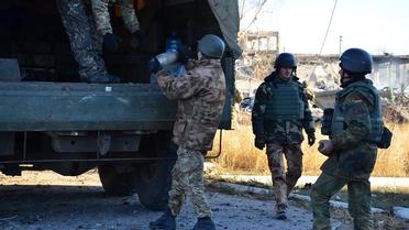 У Сватовому продовжують ліквідовувати наслідки масштабної пожежі на військових складах. / © Facebook/прес-центр штабу АТО