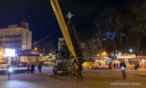 После инцидента новогоднюю иллюминацию выключили / © Варто – Галицькі новини