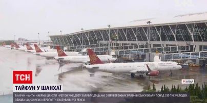 Новини світу: на китайському узбережжі лютує тайфун "Чанту"