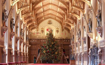 Віндзорський замок готується до Різдва: який вигляд має святкова ялинка королеви Єлизавети II