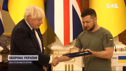 Зеленский наградил Джонсона Орденом Свободы