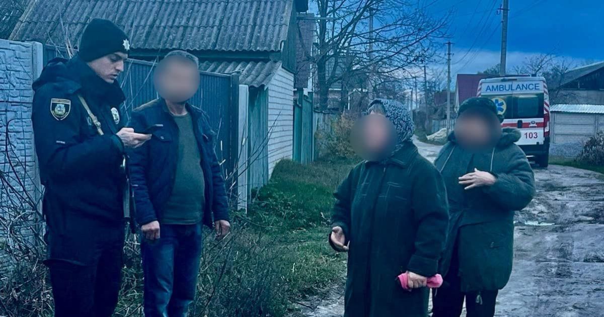 Дети играли в себе во дворе, когда на них нпал соседский пес