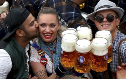 Массовые гуляния, пиво и колбаски: в Мюнхене начался Октоберфест