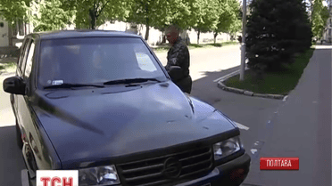 Полтавські волонтери вручили правоохоронцям, які перебувають в зоні АТО, ключі від автівки