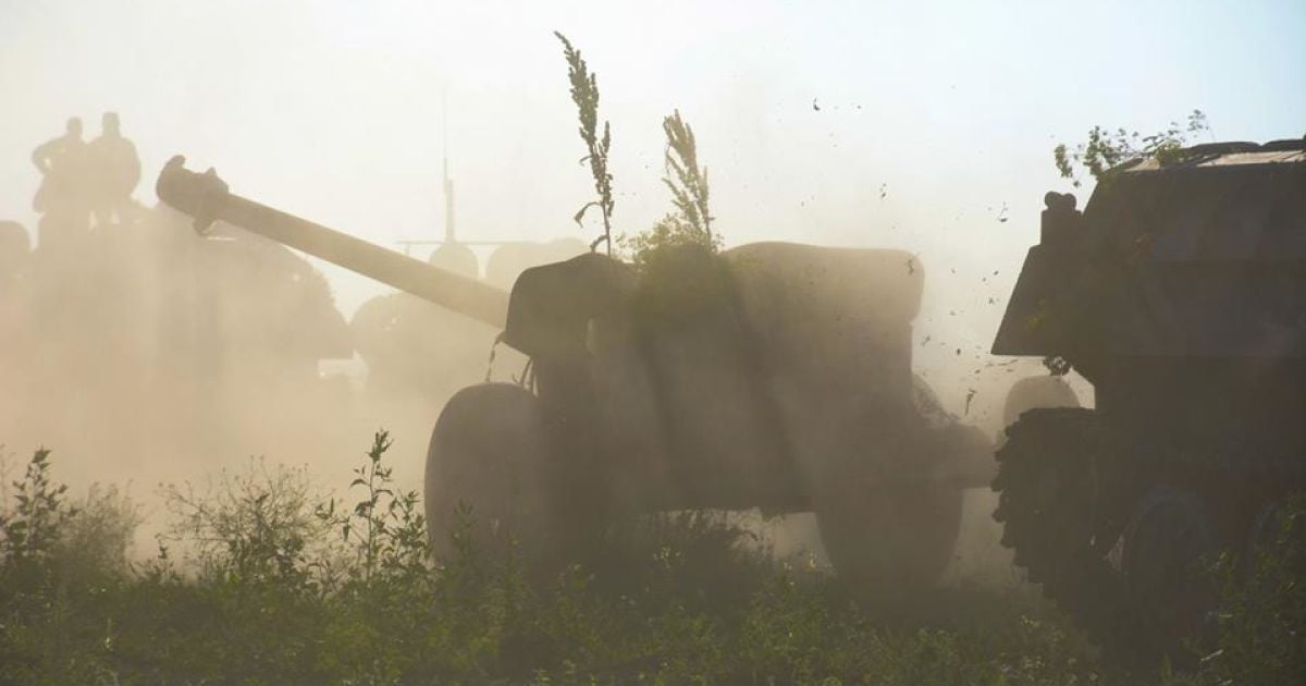 Боевики массировано атаковали артиллерией позиции АТО в районе Троицкого, есть погибшие - журналист