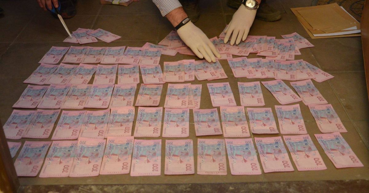 На Івано-Франківщині керівника управління Держгеокадастру впіймали на хабарах_4 / © СБУ