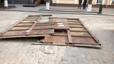 потрощений Газетний ряд у Полтаві_1 / © Дмитро Скобельський / Facebook