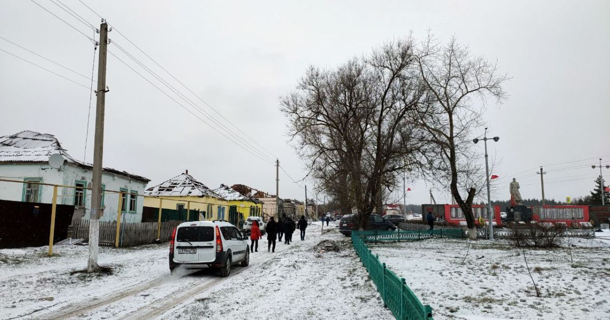 Последствия "дружественной" бомбардировки поселка в Воронежской области РФ