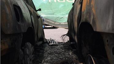 Неизвестные в Донецке подожгли машины миссии ОБСЕ / © Twiiter/УКРОПSteel