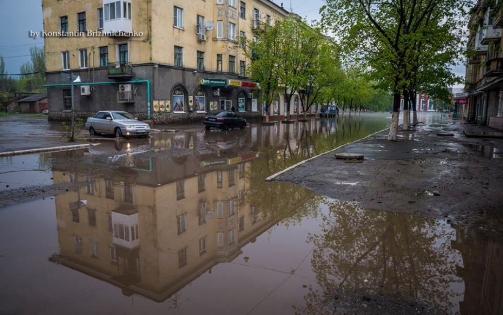 Из-за ливня старая часть Краматорска оказалась под водой. / © facebook.com/Константин Брижниченко