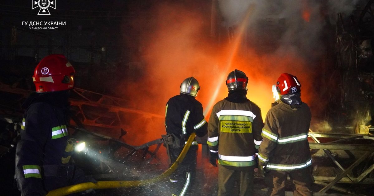 Ракетний обстріл Львівщини: у ДСНС розповіли подробиці та показали фото з місць ударів