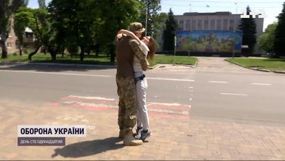 Волонтерка Лєра зібрала допомогу ї поїхала до чоловіка на фронт