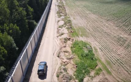 У Польщі почали будівництво захисного паркану на кордоні з Росією: подробиці (відео)