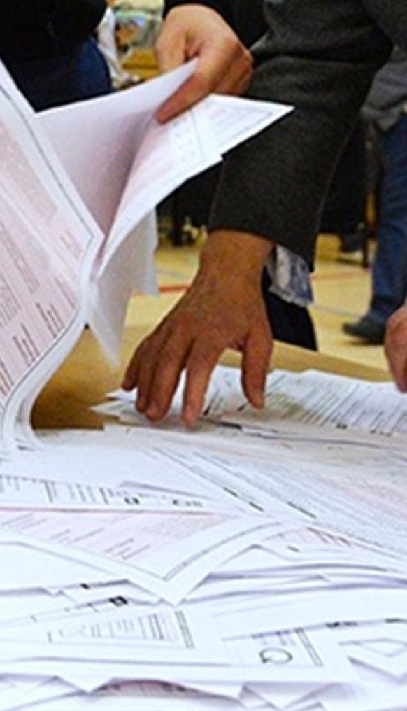 Как подсчитывают голоса в партийных штабах основных конкурентов на местных выборах