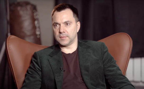 Арестович рассказал, что природа пытается его убить