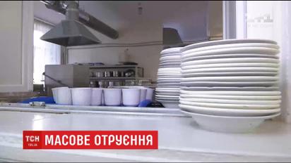 Сотні дітей отруїлись у одній з київських гімназій