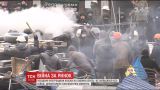 Камни, биты и безразличная полиция: в Киеве с драками снова снесли часть рынка