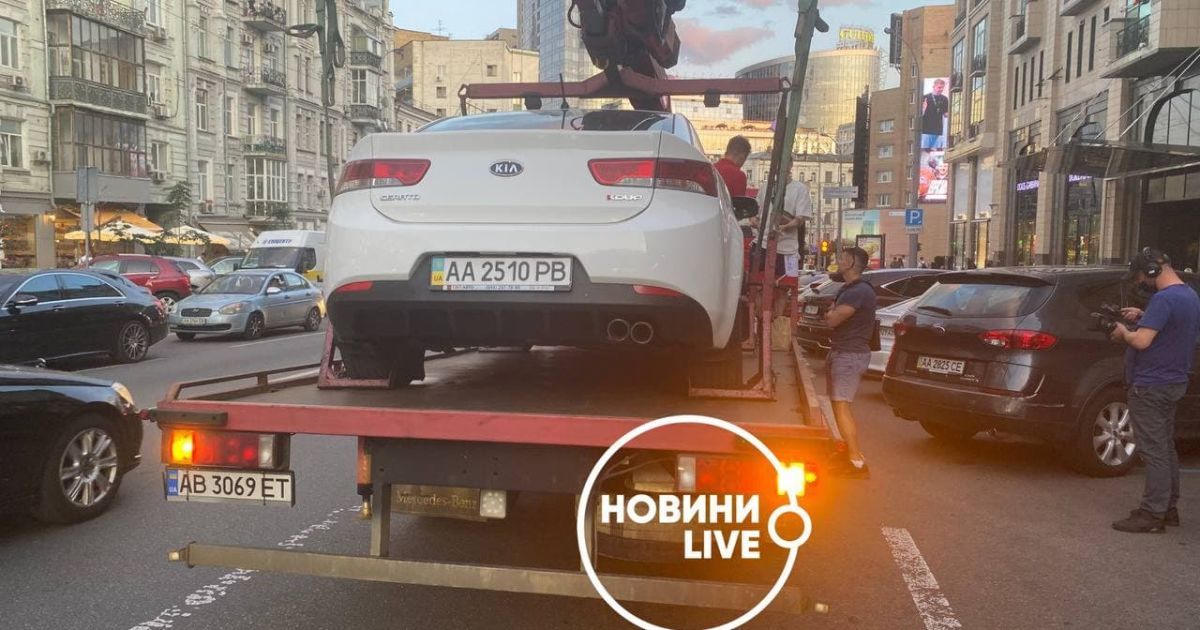 У Києві намагалися евакуювати авто блогера Скуратова