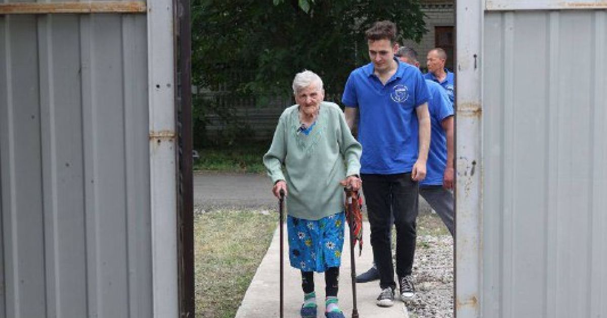 Monobank купив будинок 98-річній бабусі з Очеретиного / Фото: facebook.com/Олег Гороховський
