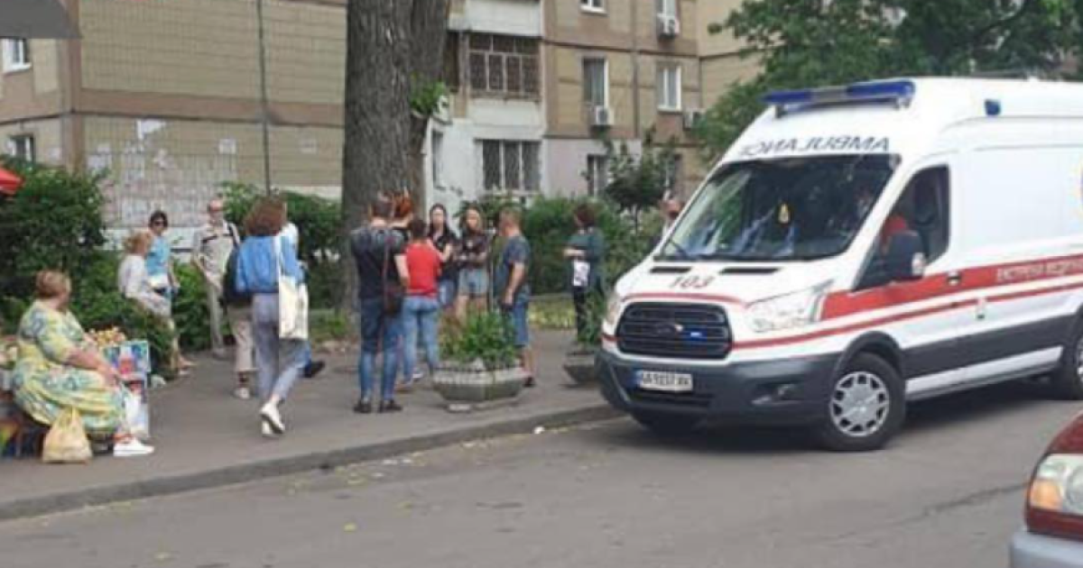 В Киеве двухлетний ребенок выпал из окна девятого этажа