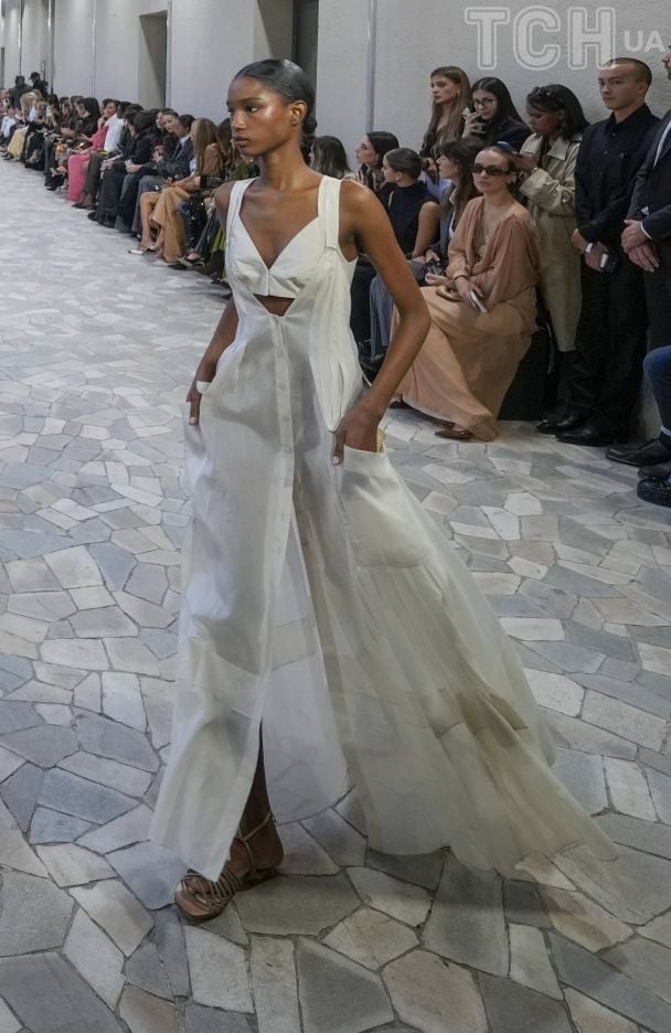 Показ коллекции весна-лето 2025 бренда Alberta Ferretti / © Associated Press