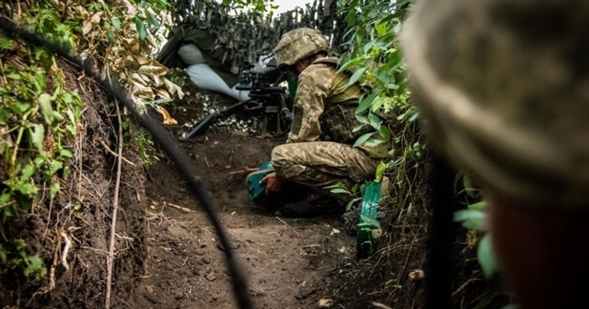 Бойовики 17 разів відкривали вогонь: боєць ООС загинув, ще троє поранені