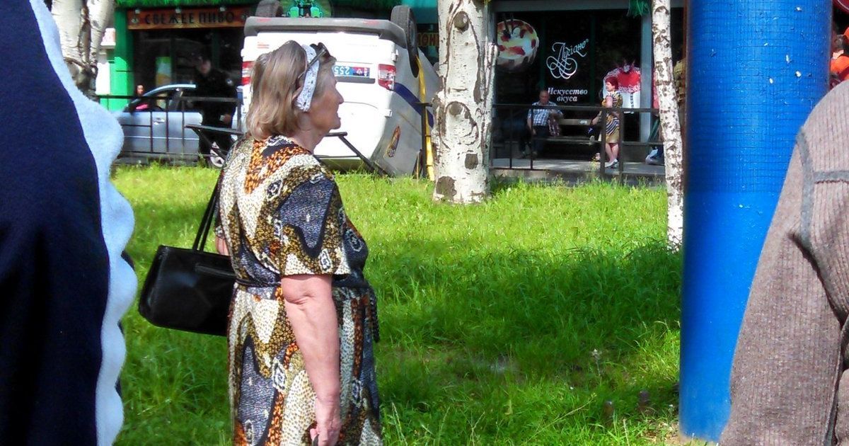 Мощное ДТП в оккупированном Донецке: от удара авто "полиции" перевернулось на крышу