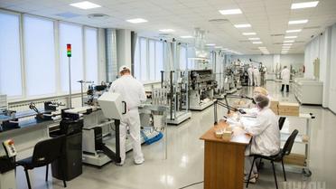 В Україні запустили виробництво пластикових паспортів / © УНІАН