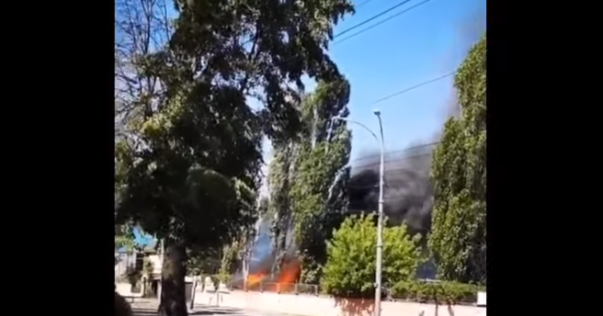 Біля аеропорту "Київ" спалахнула пожежа