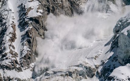 В Карпатах выходными ожидается значительная лавинная опасность: туристов призывают не покорять горы