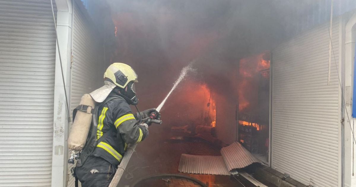 Оккупанты нанесли удар по центральному рынку Славянска: есть погибшие и раненые (фото)