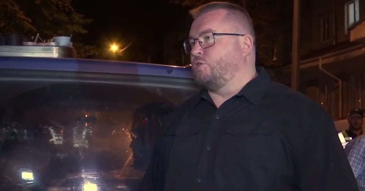 Председатель Полтавской ОВ Дмитрий Лунин на месте ракетного удара в Кременчуге 22 сентября 2023 года
