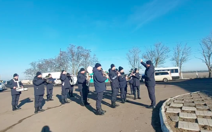 Прикордонники в Молдові з оркестром заколядували українським колегам (відео)