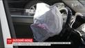 У Києві на авто з евакуатора впала залізний ящик з інструментами, є постраждалі