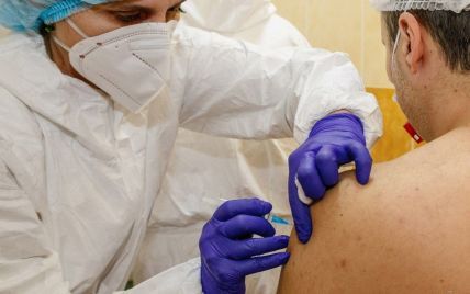У Зеленського пояснили низькі темпи вакцинації проти COVID-19